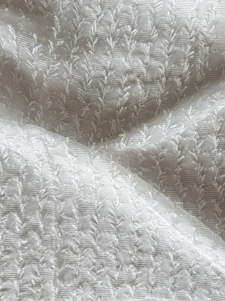 White fil coupé voile